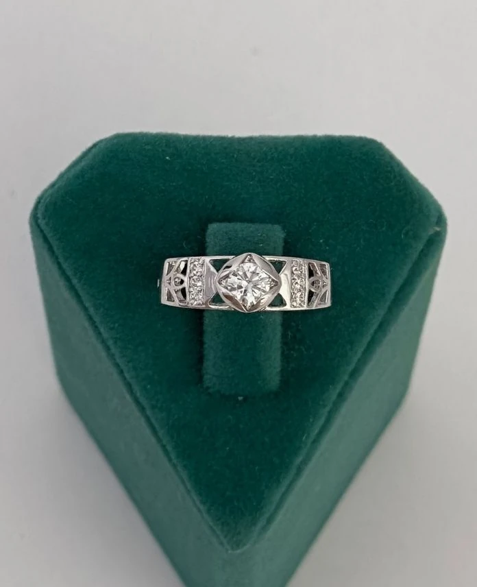 Xuping Numaralı Silver Karışık Desen Tektaş Yüzük
