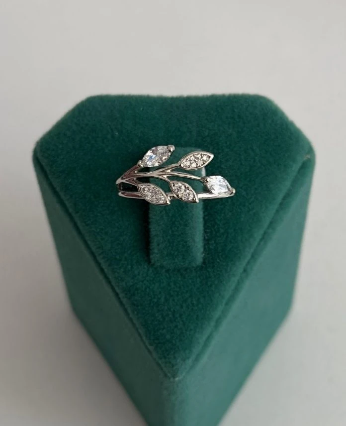 Xuping Numaralı Silver Yaprak Dal Taş Yüzük